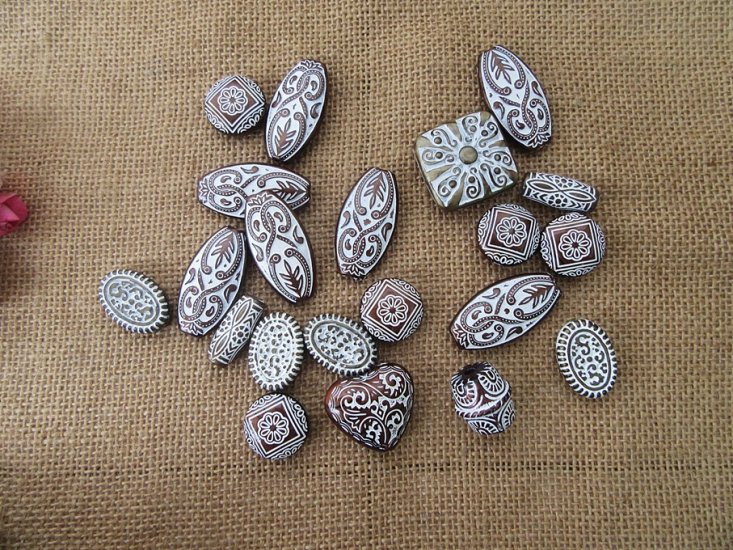 100Pcs Vintage Flower Pattern Beads Acrylic Bead Boho DIY Craft - Click Image to Close