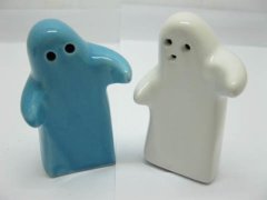 (image for) 12Pairs Embracing Hug Pepper & Salt Shakers Wedding Favor