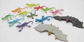 140Pcs Plastic Lizard and Bat Great toy for Kids