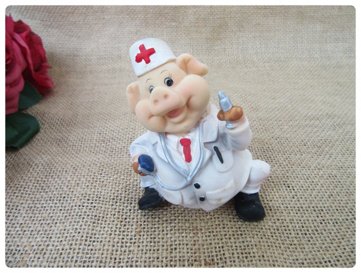 4Pcs Piggie Doctor Ornament Figurine Desktop Home Decoration - Click Image to Close