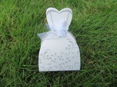 40Pcs White Bride Bomboniere Boxes Wedding Favor w/Ribbon 40Pcs White Bride Bomboniere Boxes Wedding Favor w/Ribbon