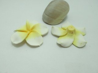 20Pcs White Fimo Beads Frangipani Flower Jewellery Finding 45mm