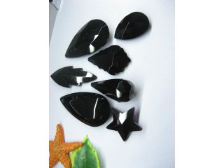 30 Assorted Black Glass Pendants pd-gd-ch9