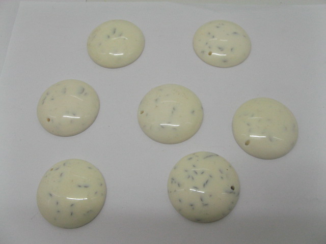 50 White Resin Round Pendents Size 45mm - Click Image to Close