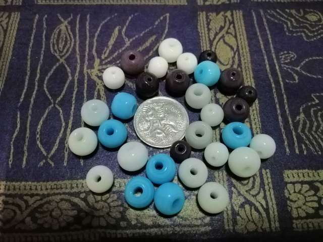 775pcs mixed colour and size cats eye beads