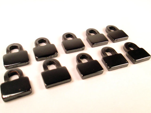 100 Hematite Lock with clasps - Click Image to Close