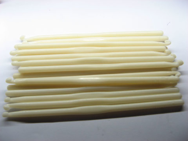 20 White Plastic Crochet Hook Needle for Crafts 5mm 20 White Plastic Crochet Hook Needle for Crafts 5mm
