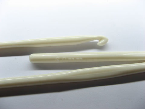 50 White Plastic Crochet Hook Needle for Crafts 6mm - Click Image to Close