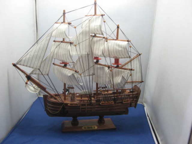 Collectable Wooden SailBoat HMS ENDEAVOUR 1768 Collectable Wooden SailBoat HMS ENDEAVOUR 1768