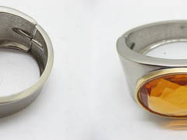 6 New Metal Bangles with Rhinestone br-m-ch29