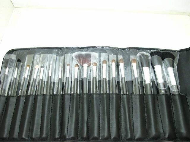 1Set of 18 PCS Professional makeup/Cosmetic Black Brush 1Set of 18 PCS Professional makeup/Cosmetic Black Brush