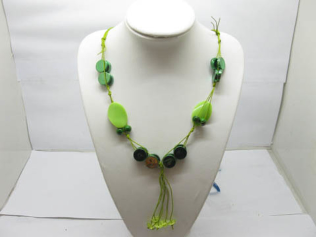 12X Assorted Fashion Lady's Plastic Necklaces 12X Assorted Fashion Lady's Plastic Necklaces