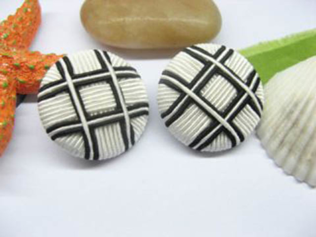 4x5Pcs New White & Black Round Handcrafted Buttons 4x5Pcs New White & Black Round Handcrafted Buttons