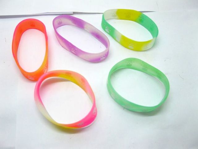 24 Assorted Rubber Bracelet Glow in The Dark 24 Assorted Rubber Bracelet Glow in The Dark