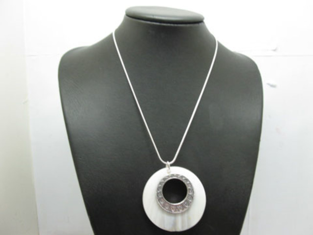 10X Metal Chain Necklace with Shell Pendant - Click Image to Close