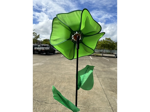 15Pcs Jumbo Green Flower Windmill Garden Decration 15Pcs Jumbo Green Flower Windmill Garden Decration