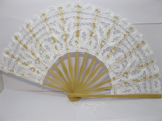 1Pc White Bridal Battenburg Lace Hand Fan Wedding Favor - Click Image to Close