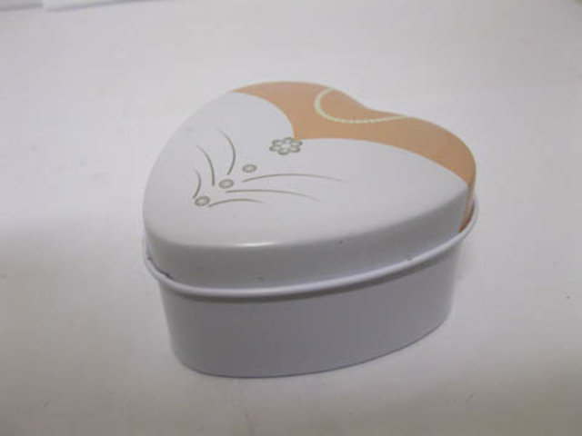 12Pcs Metal Tin Heart Bride Bridal Candy Box Wedding Favor 12Pcs Metal Tin Heart Bride Bridal Candy Box Wedding Favor