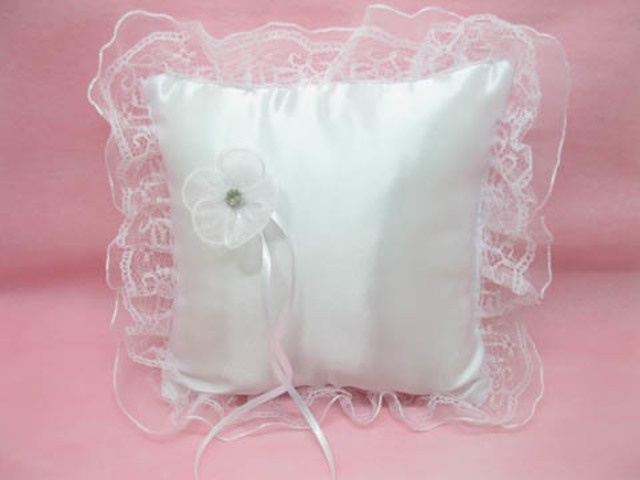 1X White Wedding Ring Pillow with Lace Edge 23x23cm 1X White Wedding Ring Pillow with Lace Edge 23x23cm