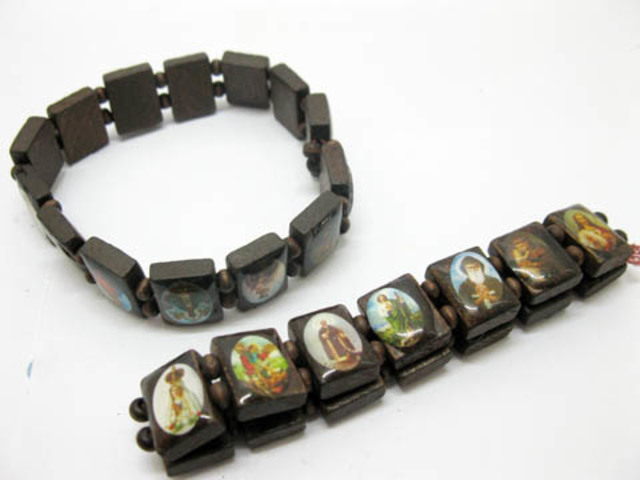 60 Wooden Beaded Bracelets with Jesus Religious Sticker on 60 Wooden Beaded Bracelets with Jesus Religious Sticker on