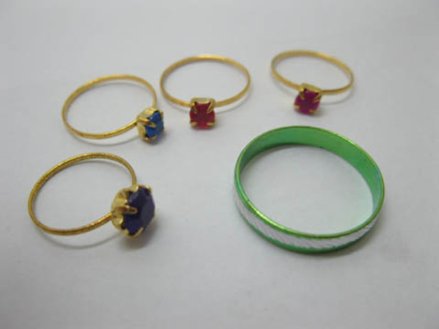 28Packs X 5Pcs Fashion Rings w/Rhineston Assorted 28Packs X 5Pcs Fashion Rings w/Rhineston Assorted