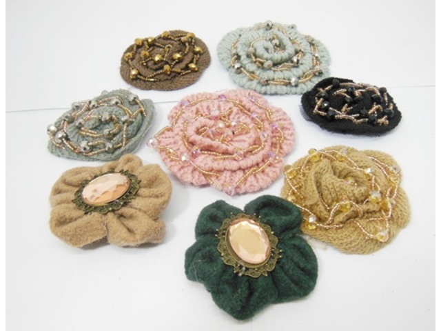 50Pcs Crochet Flower Embellishment Assorted - Click Image to Close