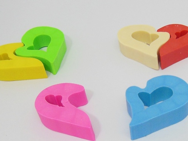 36Pkts x 2Pcs Novelty Heart Shape Erasers Mixed Colour - Click Image to Close