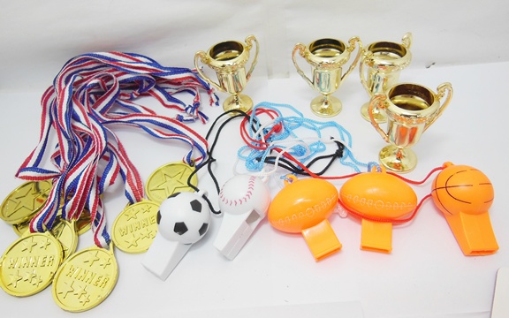 36Bags Tropies & Golden Medals & Assorted Whistles 3 Designs - Click Image to Close