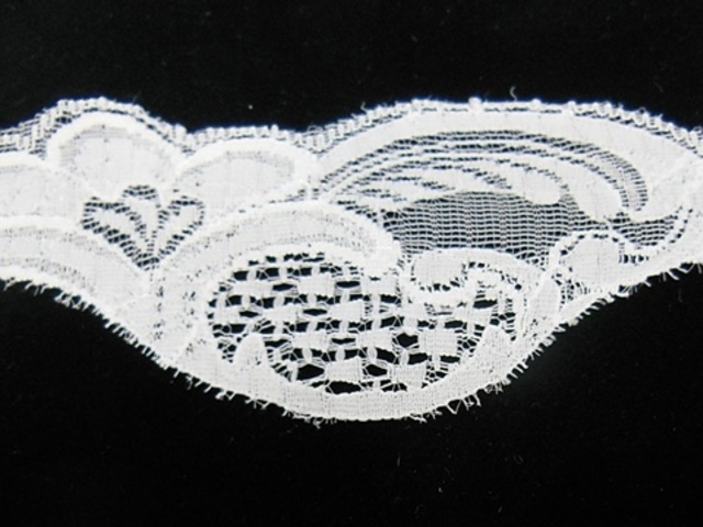 200Yard White Flower Edge Lacemaking Craft Trim Embellishment - Click Image to Close