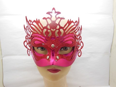 15 New Attractive Red Plastic Costume Party Masks - Click Image to Close