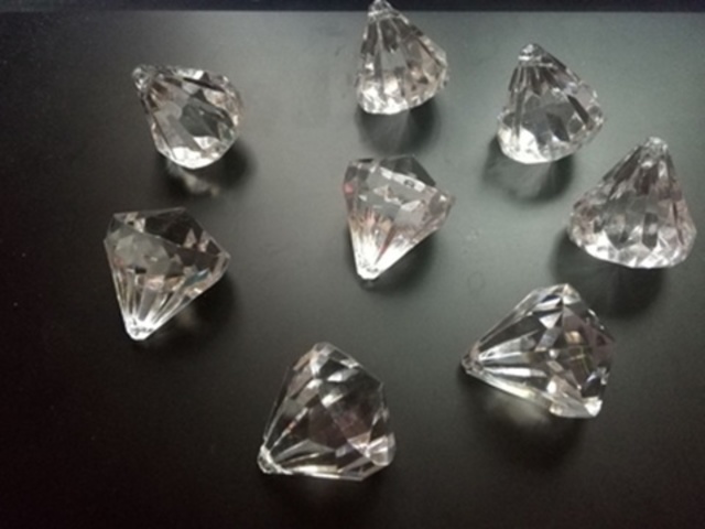 500g (95Pcs) Clear Diamond Bead Finding Wedding Decoration 23x20 500g (95Pcs) Clear Diamond Bead Finding Wedding Decoration 23x20