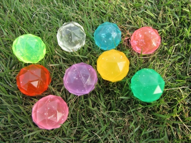 100Pcs Amazing Diamond Shaped Bouncing Balls 28mm Mixed - Click Image to Close