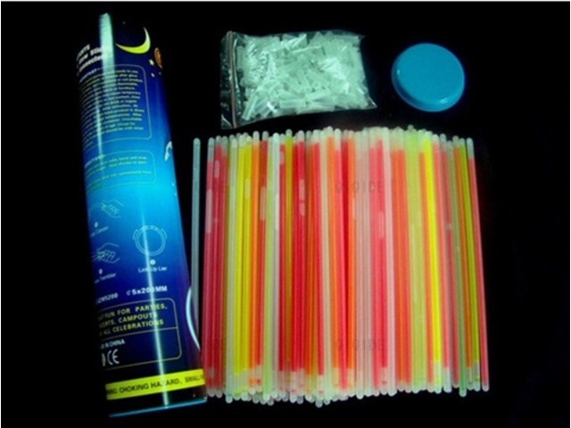100 Glow in the Dark Sticks 200x5mm for Disco Party