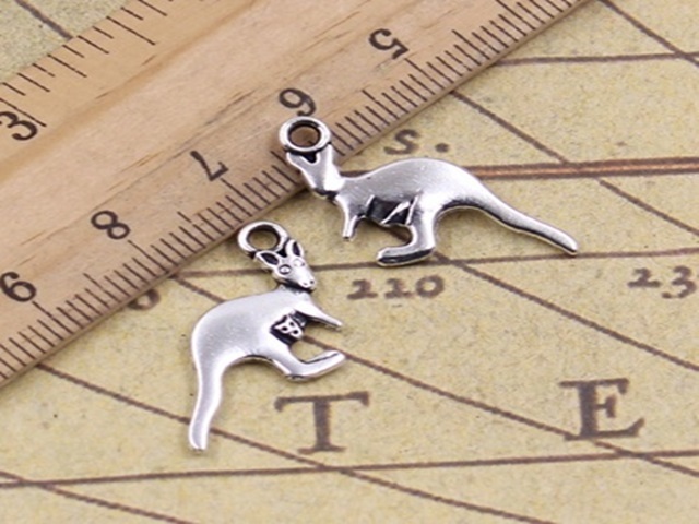 100 Sliver Plated Metal Kangaro Beads Pendants Jewellery Finding