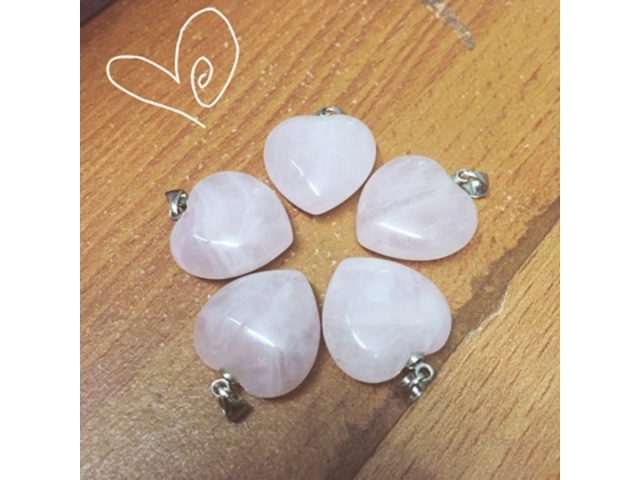 50 Rose Quartz Love Heart Pendants Charms 20mm 50 Rose Quartz Love Heart Pendants Charms 20mm