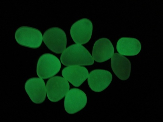 100 Glow in The Dark Stones Green Pebbles Rock Fish Home Garden 100 Glow in The Dark Stones Green Pebbles Rock Fish Home Garden