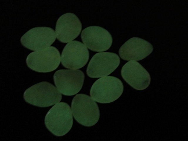 100 Glow in The Dark Stones Orange Pebbles Rock Fish Home Garden 100 Glow in The Dark Stones Orange Pebbles Rock Fish Home Garden