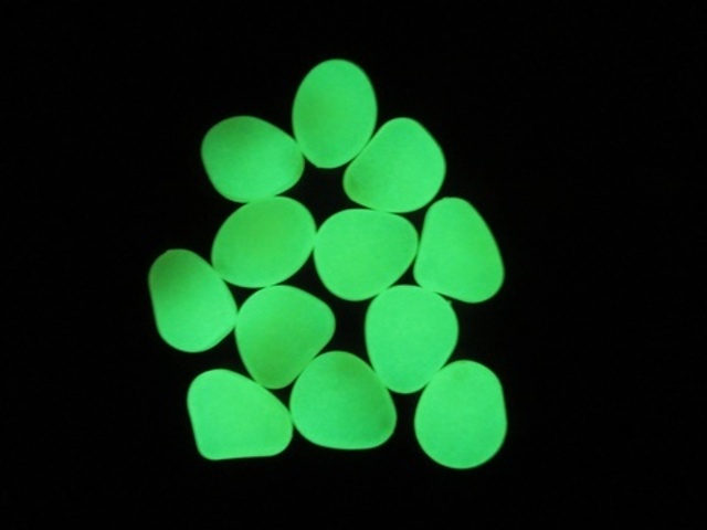 100 Glow in The Dark Stones Yellow Pebbles Rock Fish Home Garden 100 Glow in The Dark Stones Yellow Pebbles Rock Fish Home Garden