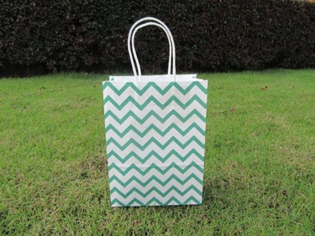 48 Bulk Waved Kraft Paper Gift Carry Shopping Bag 22x16x8cm Gree - Click Image to Close