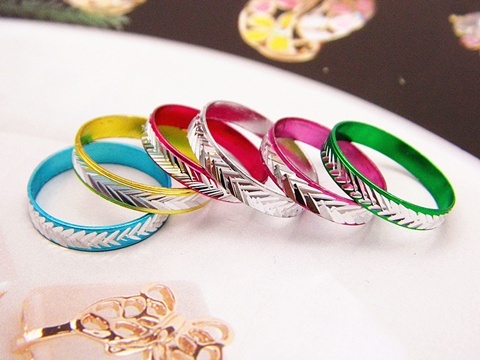 100Pcs New Fashion Colourful Rings Mixed Color - Click Image to Close