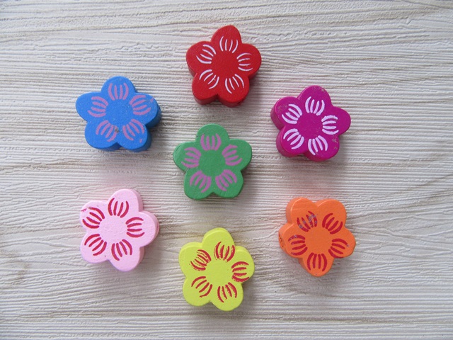 200Pcs Wooden Flower Beads Mixed Color - Click Image to Close