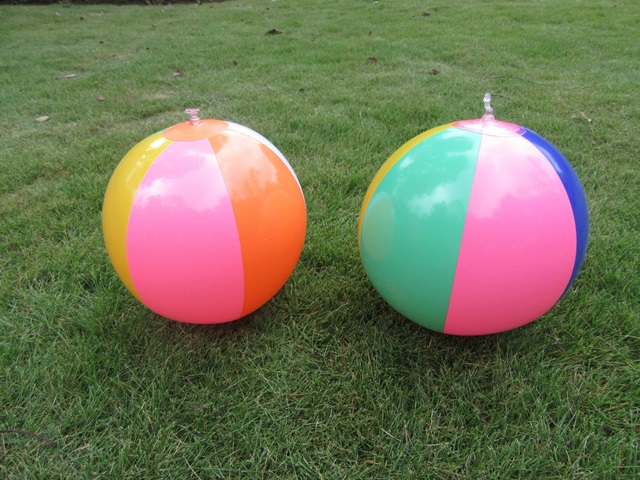 12 Inflatable Rainbow Beach Balls 22cm dia. Great Toy - Click Image to Close