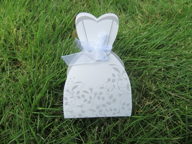 40Pcs White Bride Bomboniere Boxes Wedding Favor w/Ribbon 40Pcs White Bride Bomboniere Boxes Wedding Favor w/Ribbon