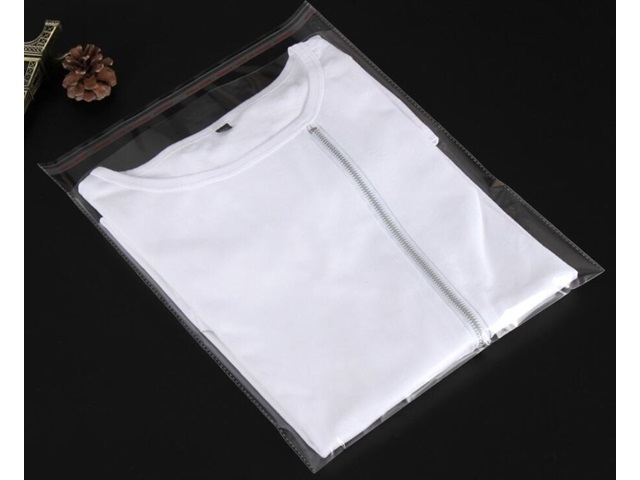 200 Clear Self-Adhesive Seal Plastic Bag 31x26cm 200 Clear Self-Adhesive Seal Plastic Bag 31x26cm