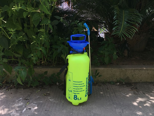 1X 8Litre Yellow Backpack Pressure Water Garden Sprayer - Click Image to Close
