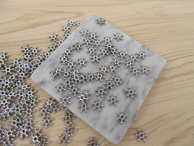 2200Pcs Plastic Snowflake Spacer Beads Jewellery Finding 12mm - Click Image to Close