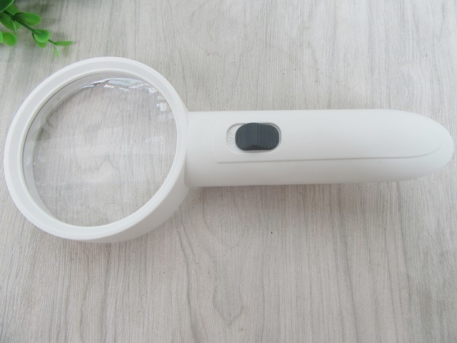 1Pc LED Hand Held 4x Magnifying 90mm Glass Lens Magnifier Loupe 1Pc LED Hand Held 4x Magnifying 90mm Glass Lens Magnifier Loupe