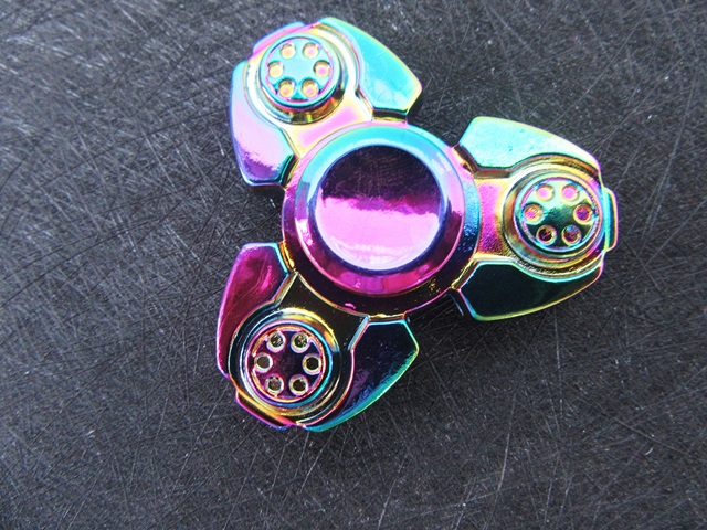 1X 3D Fingertip Fidget Hand Tri-Spinner Anti Stess Toy toy-m100 - Click Image to Close