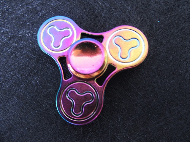 1X 3D Fingertip Fidget Hand Tri-Spinner Anti Stess Toy