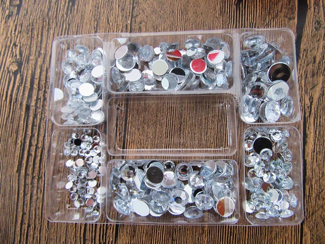 5Boxes x 304Pcs Clear White Flatback Rhinestones Retail Package 5Boxes x 304Pcs Clear White Flatback Rhinestones Retail Package